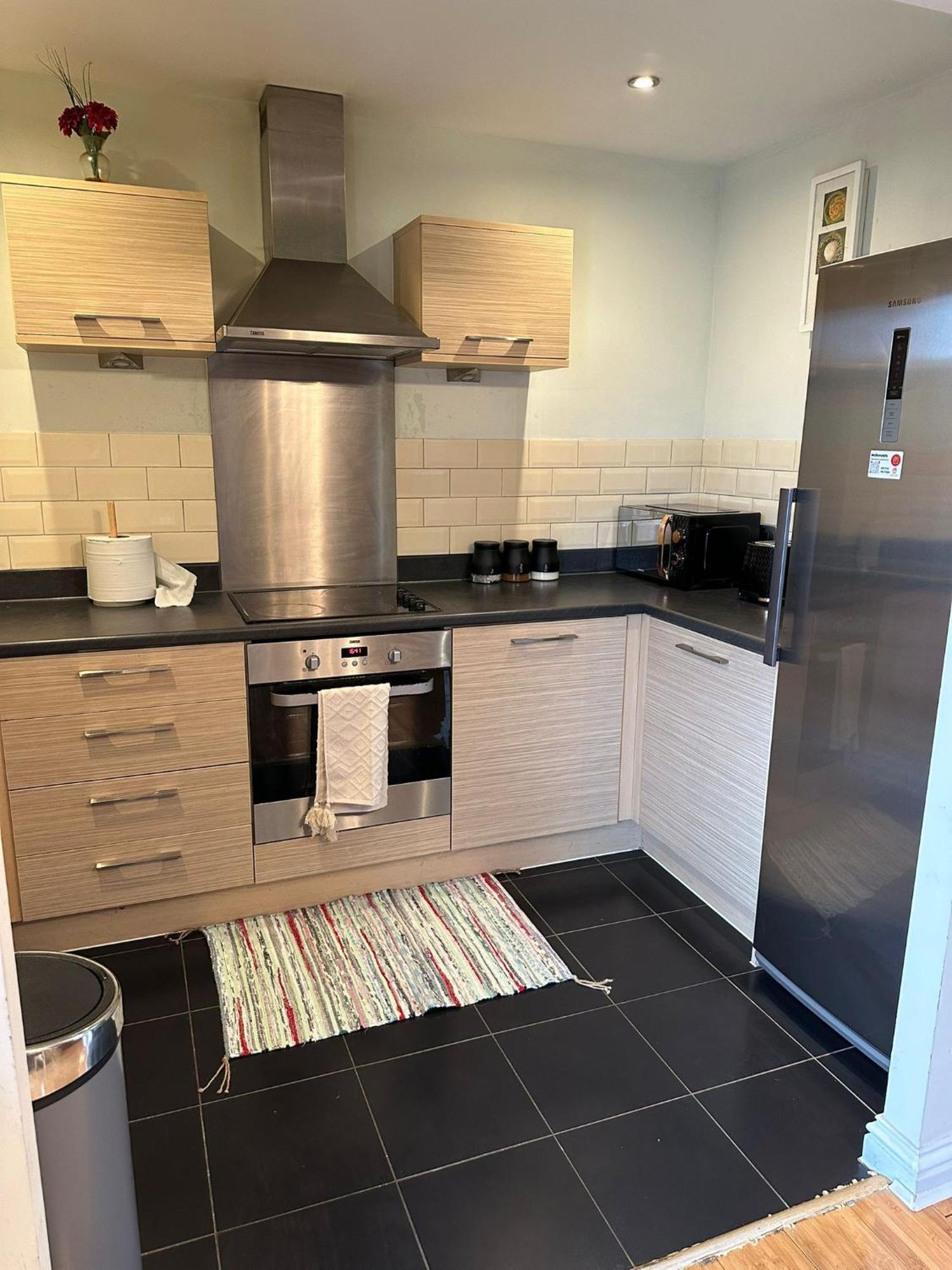Tony'S Court Beautifully Furnished 2 Bedrooms Apartment Edgware Exterior photo